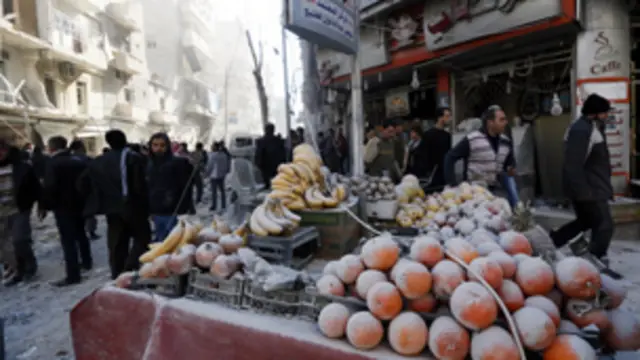 تواصل القوات الحكومية قصف احياء حلب بالبراميل المتفجرة