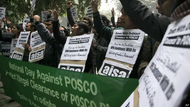 पर्यावरण मंत्रालय के पोस्को स्टील परियोजना को मंज़ूरी के खिलाफ़ प्रदर्शन