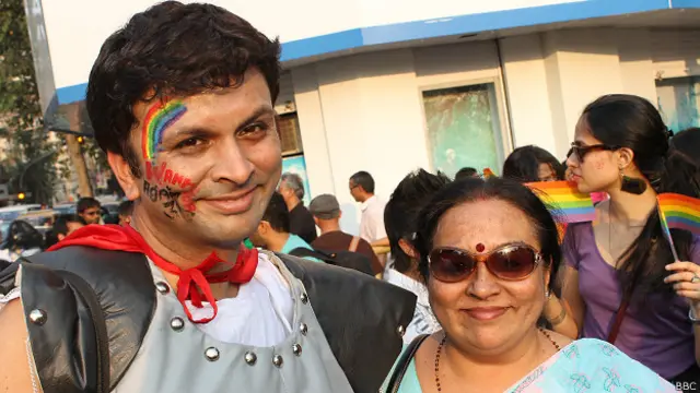 पद्मा विश्वनाथन अपने बेटे हरीश के साथ आई. हरीश समलैंगिक हैं लेकिन मां उनका साथ दे रही हैं.