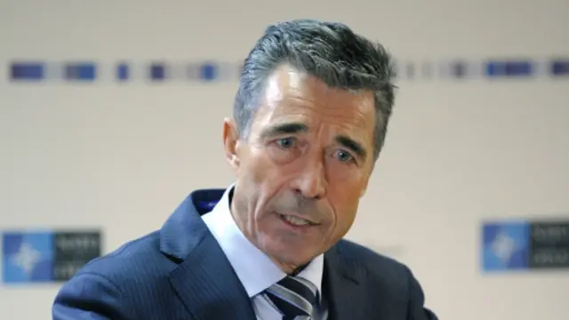 د ناټو سرمنشي د بي بي سي له انگرېزي خپرونې- نيوزنايټ سره په مرکه کې د ولسشمر کرزي پر هغو څرگندونو هم نهيلي وښوده چې پکې د نړيوالو ځواکونو د ماموريت ځينې اړخونه غندل شوي و.