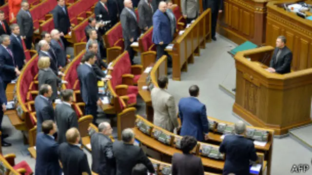  د اوکراین پارلمان ځینې غړي غوښتنه کوي چې د ولسمشر واک را کم شي 