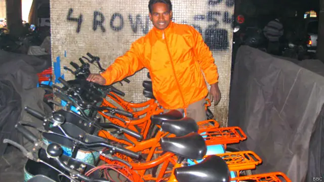 पार्किंग में साइकिल