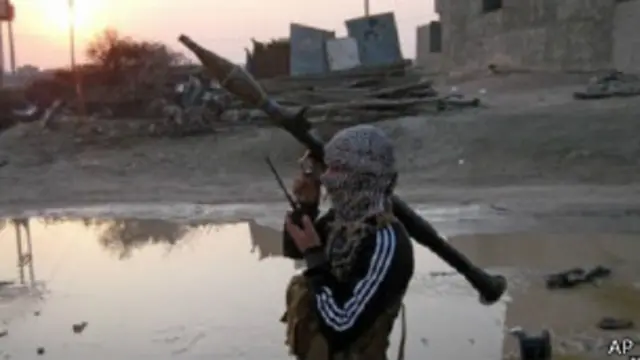 الحكومة العراقية تقول إن العملية العسكرية تستهدف طرد "الإرهابيين".