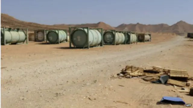 قذافی حکومت کی برطرفی کے بعد نئی حکومت نے او پی سی ڈبلیو کو ایسے ہتھیاروں کے ذخائر کا بتایا جن کا قذافی حکومت نے اعلان نہیں کیا تھا