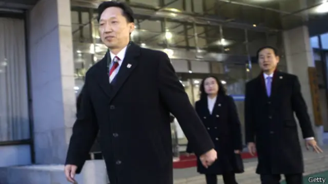 Phái đoàn của Nam Hàn do ông Lee Duk-Haeng dẫn đầu rời Seoul để đến Bàn Môn Điếm hôm 5/2