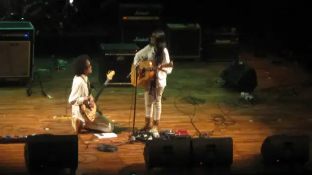 Konser SingingToilet