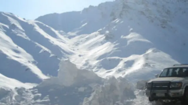 تازه واورو د افغانستان بېلابېلو برخو کې نژدې پنځوس کسان ووژل. 