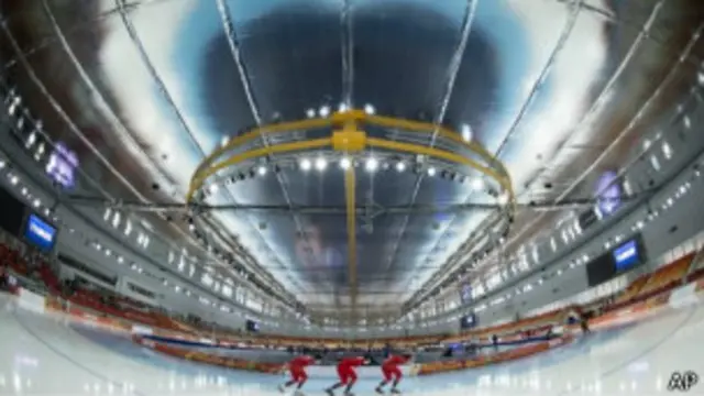 ينظم نشطاء حقوق مثلي الجنس في جميع أنحاء العالم يوما للاحتجاج ضد الحكومة الروسية، وذلك قبل يومين فقط من انطلاق دورة الألعاب الأولمبية الشتوية .