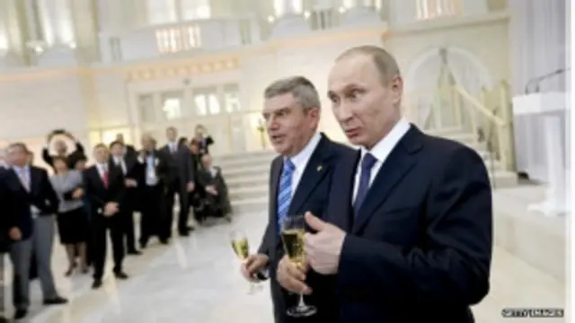 ينظم نشطاء حقوق مثلي الجنس في جميع أنحاء العالم يوما للاحتجاج ضد الحكومة الروسية، وذلك قبل يومين فقط من انطلاق دورة الألعاب الأولمبية الشتوية .