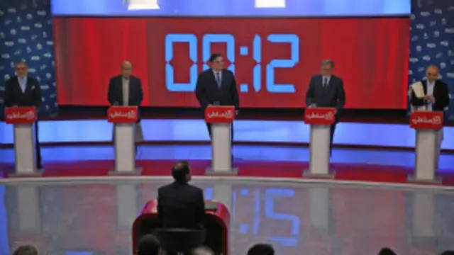 هشت صبح ورځپاڼه بیا د ولسمشرۍ د ټاکنو د نوماندانو ترمنځ د یوه شخصي ټلویزیون له اړخه جوړه شوې مناظره څېړي او په داسې حال کې هغه یوه معیاري مناظره ګڼي په دې نظر ده چې د ټاکنو د نوماندانو ترمنځ جوړه شوې مناظره کولای شي د ټاکنو بهیر ته شور او زوږ ور وبښي.