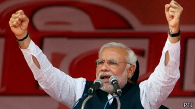 प्रशासन पर हिंदुत्व की राजनीति और सांप्रदायिक घृणा फैलाने की कोशिश करने का आरोप है.