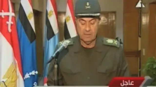 المجلس العسكري أعلن في أول بيان له التزامه بنقل السلطة إلى حكومة مدنية