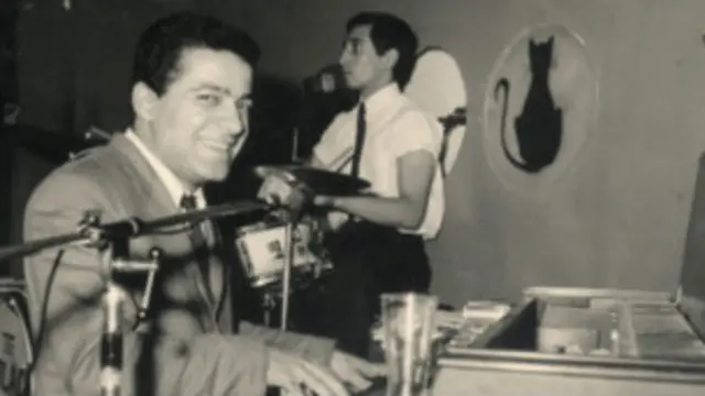 فرهاد و شهبال شب پره در کافه کوچینی