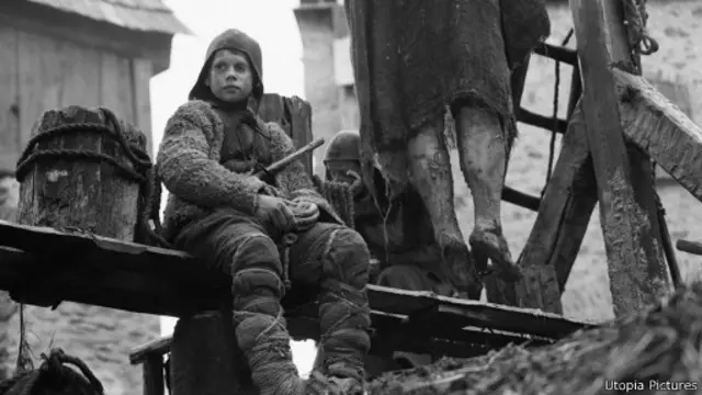 Кадр из фильма "Трудно быть богом"