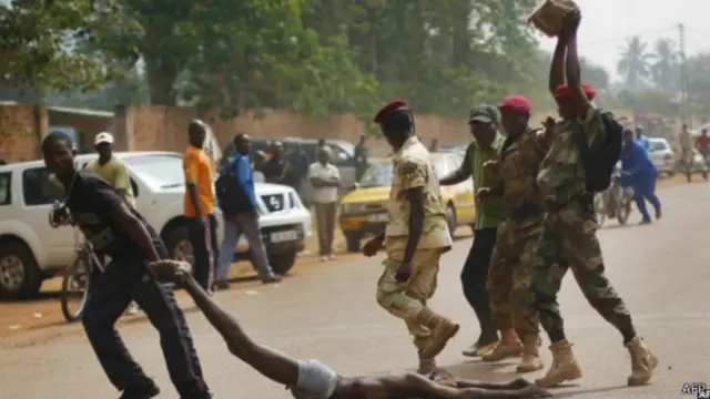 تقارير عن أعمال ثأرية في العاصمة بانغي. 