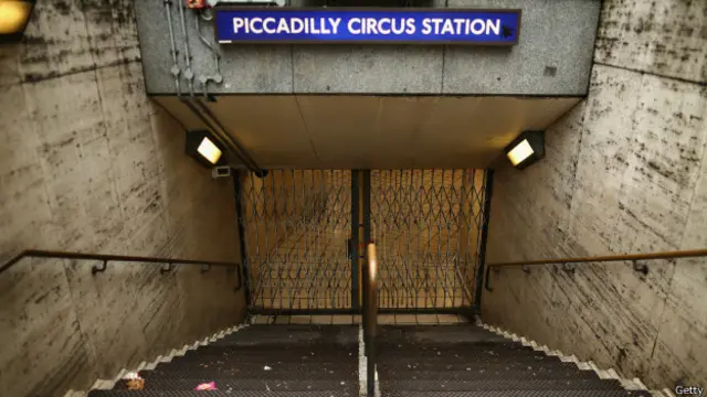 Закрытая станция метро