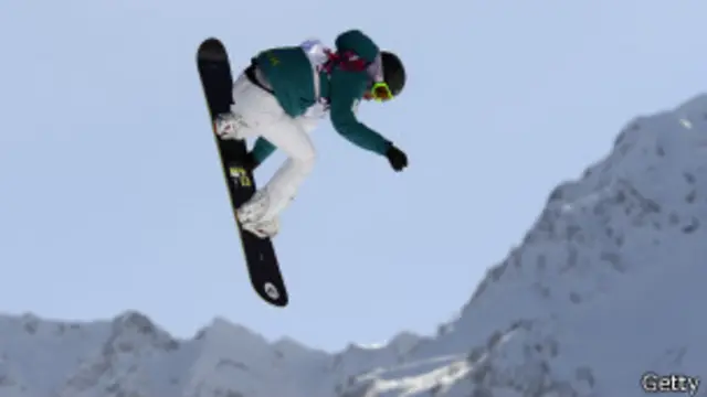 Torah Bright, de Australia, compite en snowboard