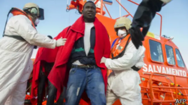 Inmigrante rescatado en el Mediterráneo (foto archivo)