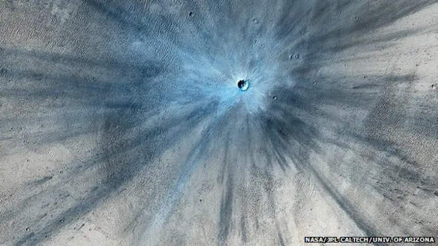 Кратер видно з орбіти