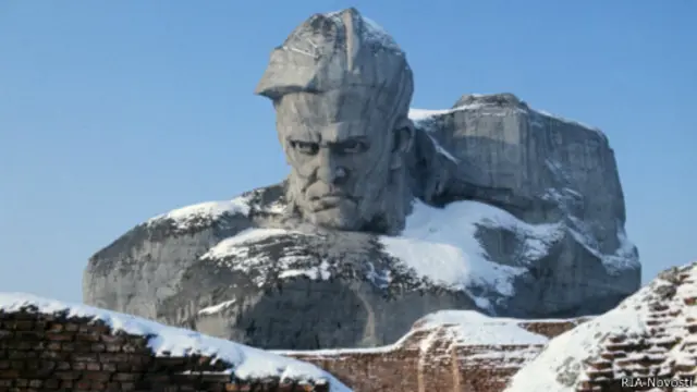 Памятник "Мужество"