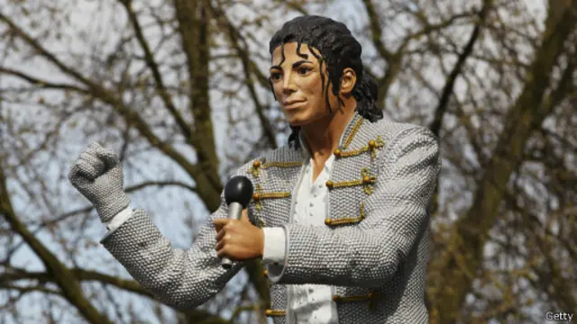 Памятник Майклу Джексону