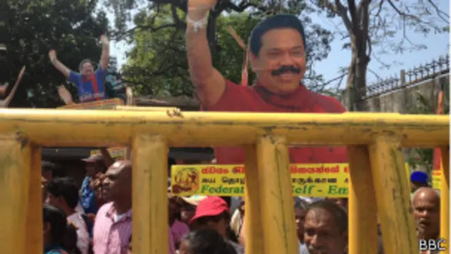 මැතිවරණ නීති උල්ලංඝනය කරමින් පළාත් දෙකෙහි ම රිය පෙරහර සහ පෙළපාලි