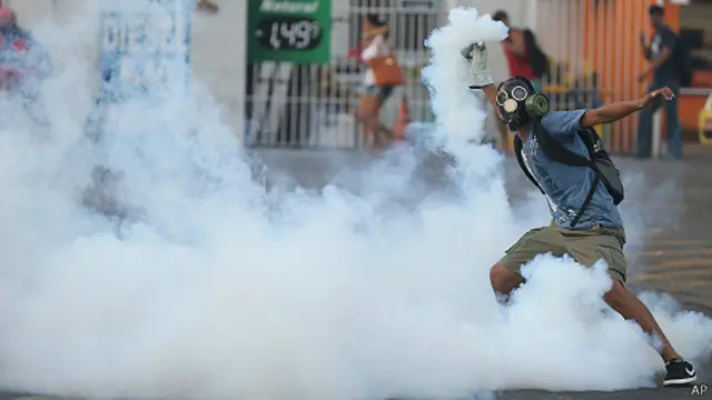 اندلعت الاشتباكات في ساعة الذروة