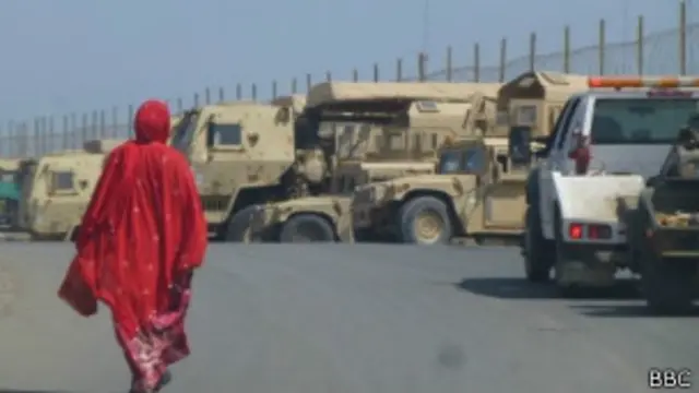 الجنرال الأمريكي وين غريغسبي، قائد قوة المهام المشتركة في القرن الأفريقي، يصف الوضع بالمنطقة بـ "المشكلة المعقدة".