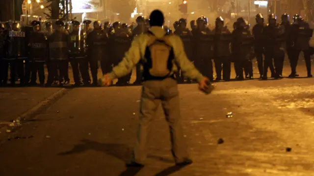 Kerusuhan diduga dilatari persoalan pengangguran dan praktek korupsi di Bosnia.