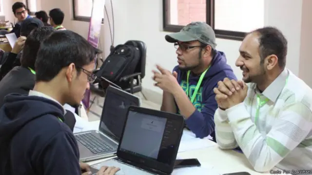 پشاور میں مقابلے کے دوران بیس ایپس پیش کی گئیں جن میں سے آٹھ کو کامیاب قرار دیا گیا