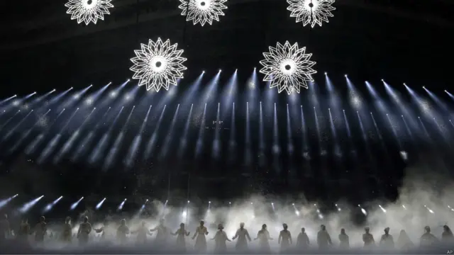 افتتاحی تقریب کا انعقاد فشٹ سٹیڈیم میں ہو رہا ہے جہاں 40 ہزار افراد کے بیٹھنے کی گنجائش ہے۔