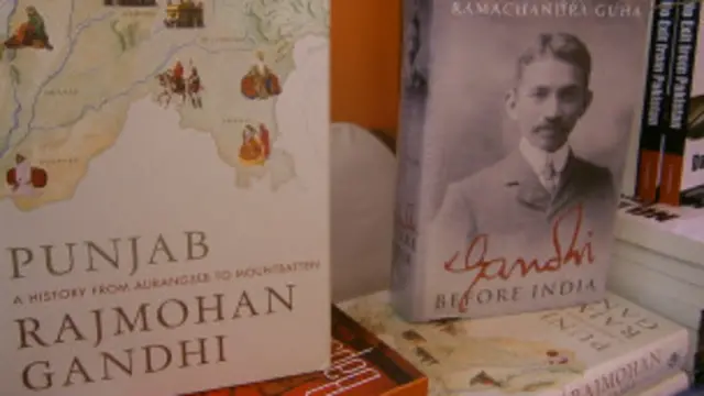 کتب میلے کے پہلے روز تین کتابوں کی رونمائی کی گئی جب کہ انسانی حقوق، جمہوری اقدار، ادب اور موسیقی پر بحث مباحثے کیے گئے