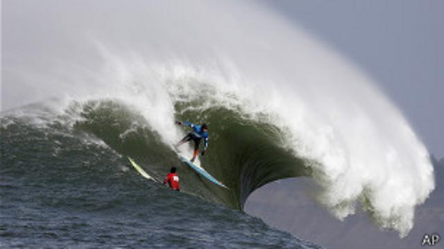Las fotos buenas son clave para determinar el tamaño de las olas entre surfistas. 