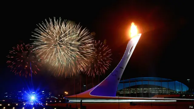 सोची शीतकालीन ओलंपिक खेलों की रंगारंग शुरुआत