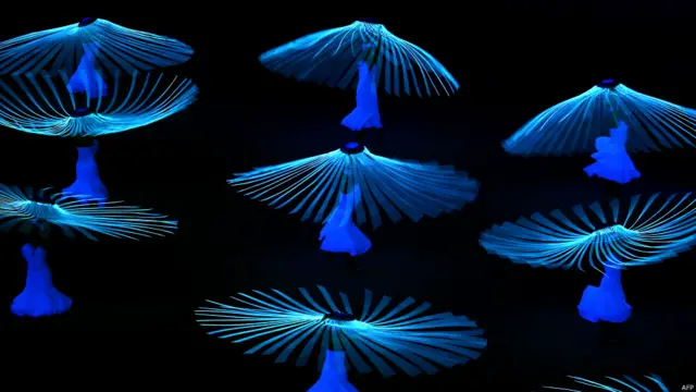 سوچی کے منتظمین 30 ارب پاؤنڈ کے اعداد و شمار سے اتفاق نہیں کرتے اور ان کا دعویٰ ہے کہ اس رقم میں بنیادی ڈھانچے کے منصوبوں کی تعمیر بھی شامل ہے جنہیں ان کھیلوں کے بغیر بھی بنایا جانا تھا۔