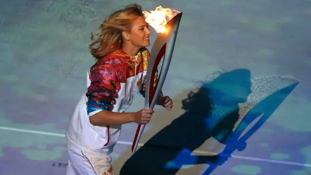 روس نے سات سال قبل ان مقابلوں کی میزبانی کا حق حاصل کرنے کے بعد سے ان کھیلوں میں حصہ لینے والے کھلاڑیوں کے لیے 60 کروڑ ڈالر کی رقم مختص کی ہے۔