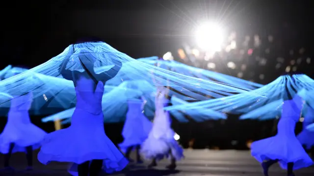 احدى الفعاليات التي تضمنها برنامج حفل الافتتاح. (صورة أ.ف.ب.)