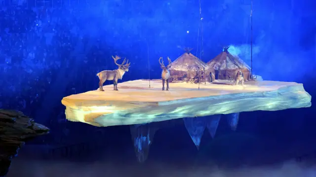 جانب من حفل الافتتاح. حضر الحفل 40 الف مشاهد. (صورة أ.ف.ب.)