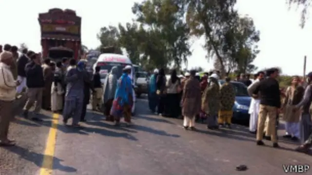 سرکاری اہل کاروں کو ان کی گاڑیوں سمیت اغوا کر لیا گیا