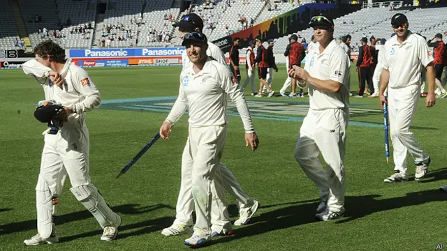 भारत से पहला टेस्ट क्रिकेट मैच जीतकर वापस लौटती न्यूज़ीलैंड की टीम