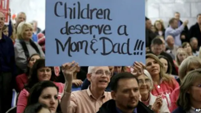 समलैंकि विवाह के विरोधियों का कहना है कि परम्परागत विवाह खतरे में पड़ जाएगा.