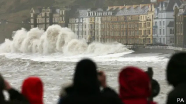 موجة تضرب الشوارع في بريطانيا