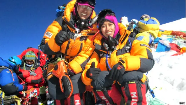 माउंट एवरेस्ट पर पर्वतारोही बहनें ताशी-नुंगशी मलिक 