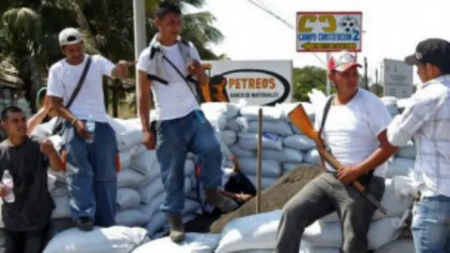 احتلت الميليشيات الميدان الرئيس بمدينة أباتزينغان، وهو معقل مافيا المخدرات