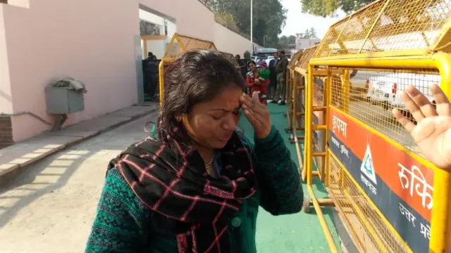 उत्तर प्रदेश में मुख्यमंत्री के जनता दरबार की एक फरियादी