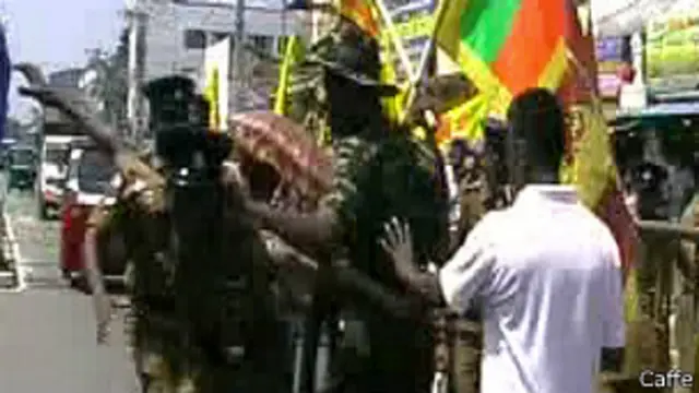 යුද හමුදා නිළ ඇඳුමෙන් සැරසී ගමන් කිරීම ගැන පාලක පක්ෂ අපේක්ෂකයකුට චෝදනා