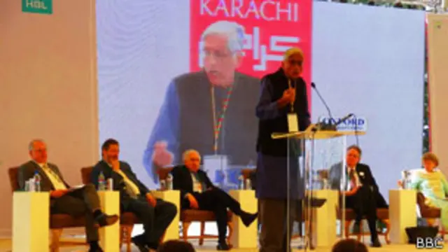 راج موہن گاندھی اس سال میلے میں شریک ہونے والی سب سے اہم شخصیت تھے