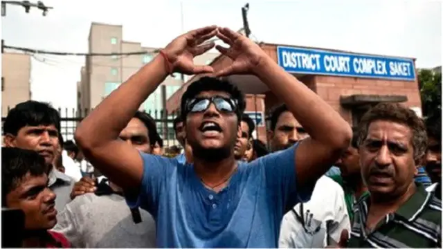 خرج الشباب الهندي إلى الشوارع في مظاهرات احتجاجا على عدد من القضايا التي تواجه الطبقة السياسية في البلاد