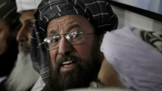 مولانا سمیع الحق نے دارالعلوم حقانیہ میں پریس کے نمائندوں سے بات کی