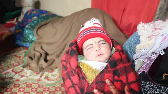 یوه مور، چې خپلو ټولو اولادونو ته یې په کوچنیتوب کې نشه یي توکي ورکړي وايي، دغه کار له مجبوریته کوي